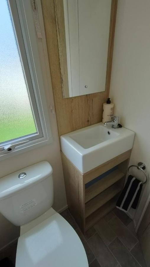 3 Bedroom Stylish Caravan - Vans With Business Sign Not Allowed Port Seton Kültér fotó